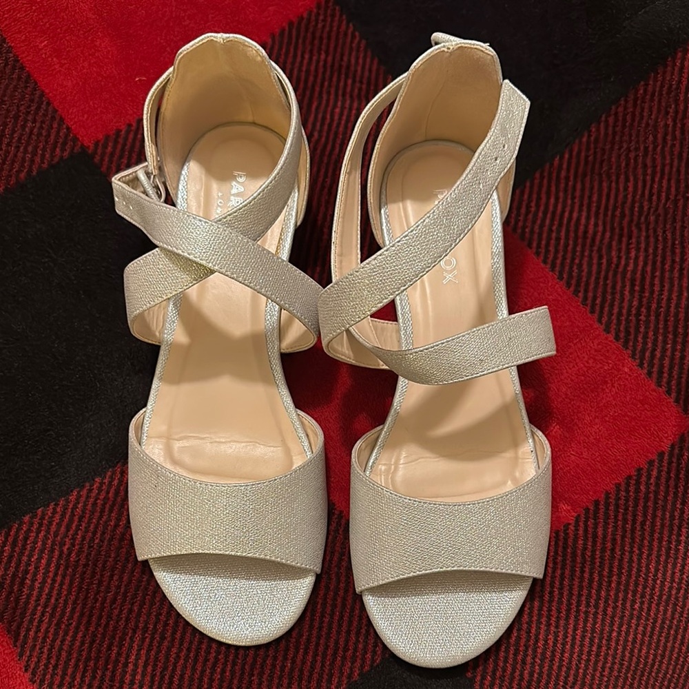 Elegant Silver Sandals Sz 8